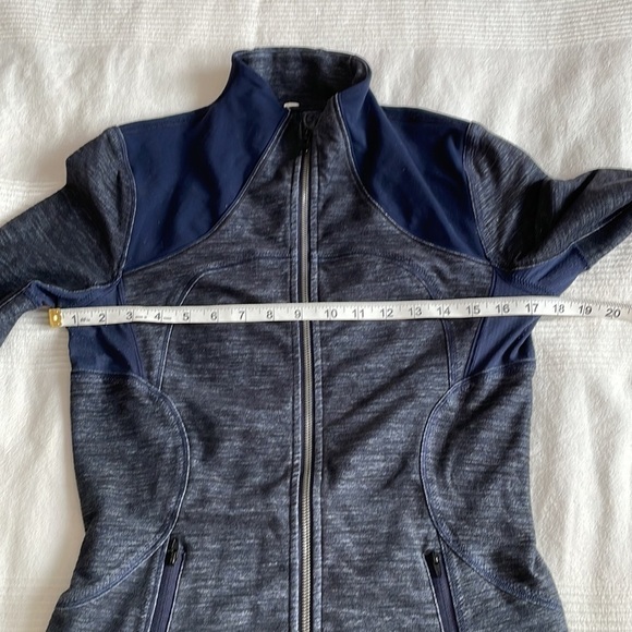 lululemon Forme Jacket in Reversible Slub Denim Inkwell Size 8 - Picture 5 of 10